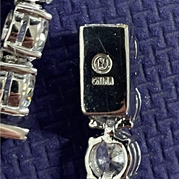 Nadri 7.5” crystal clear CZ tennis bracelet silver tone beautiful heavy quality - Picture 3 of 11